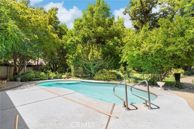 2176 Bidwell Avenue, Chico CA: https://media.crmls.org/medias/cc00e2a0-b3e1-4cfe-91d0-45c27335483f.jpg