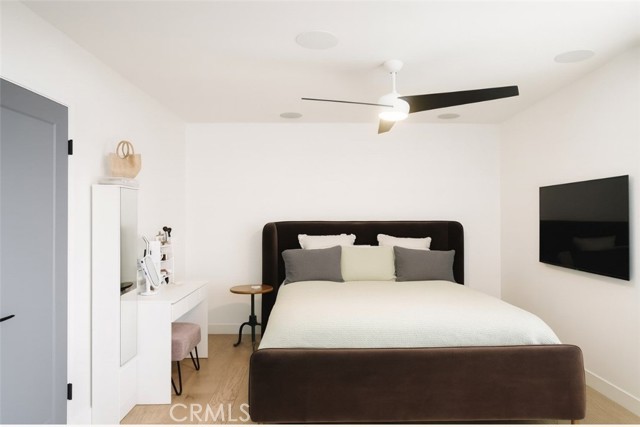 Detail Gallery Image 10 of 21 For 17952 Caledonia, Huntington Beach,  CA 92647 - 4 Beds | 2/1 Baths