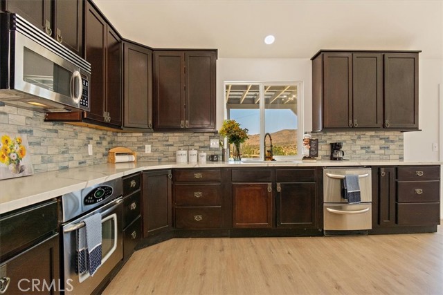 Detail Gallery Image 3 of 75 For 9255 Fortuna Ave, Yucca Valley,  CA 92284 - 3 Beds | 3 Baths