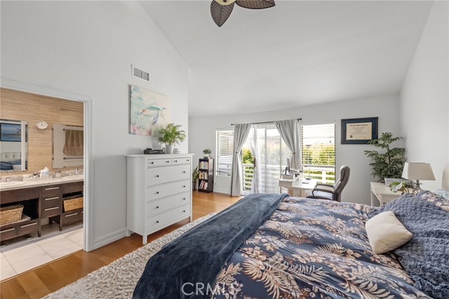 Detail Gallery Image 25 of 39 For 2216 Manhattan Beach Bld #B,  Redondo Beach,  CA 90278 - 3 Beds | 3/1 Baths