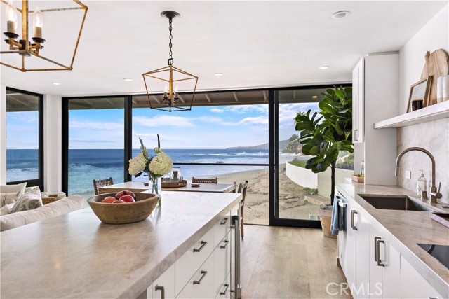 Detail Gallery Image 2 of 38 For 106 Blue Lagoon, Laguna Beach,  CA 92651 - 4 Beds | 3 Baths