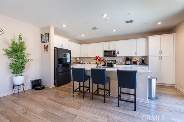 Detail Gallery Image 5 of 44 For 980 W Jasmine Way, Rialto,  CA 92376 - 4 Beds | 3 Baths