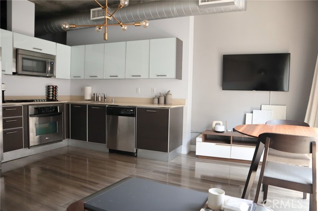 645 W 9th Street, Los Angeles CA: https://media.crmls.org/medias/cc062963-3220-4d6b-9a49-a5eb8e8922db.jpg