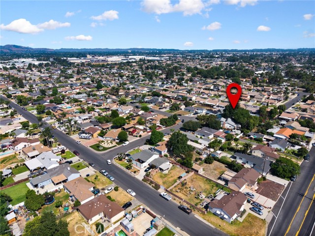 4060 Olive Street, Chino CA: https://media.crmls.org/medias/cc062ee8-cdeb-44f1-80b8-fd95b73d7871.jpg