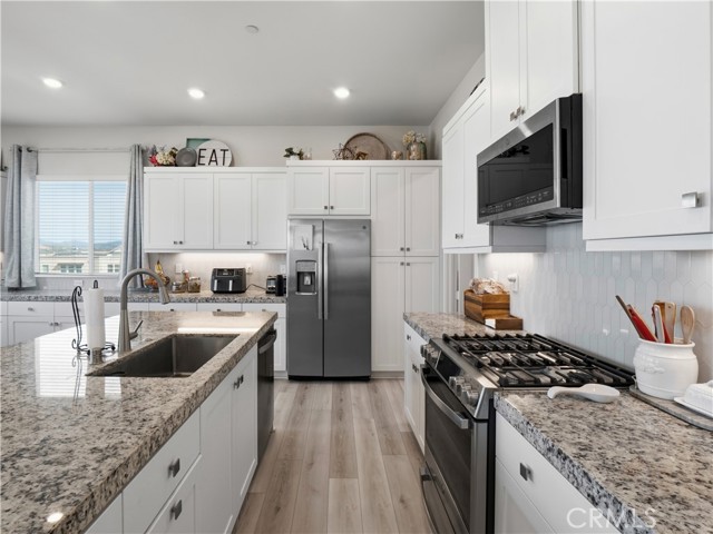 Detail Gallery Image 12 of 43 For 27013 Hummingbird Ln, Valencia,  CA 91381 - 3 Beds | 3 Baths