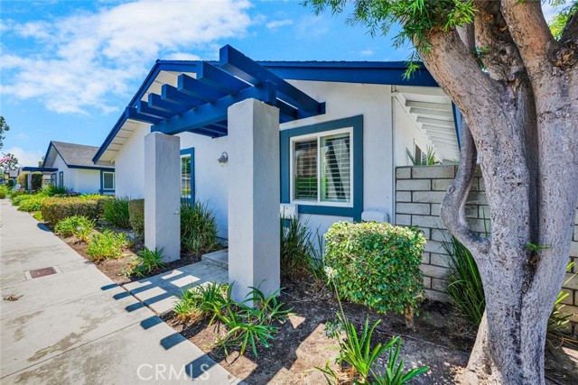 4736 Cielo Drive, Huntington Beach CA: https://media.crmls.org/medias/cc06bed0-8c6b-4d92-aaba-1f748616d5f7.jpg