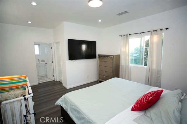 Detail Gallery Image 12 of 25 For 8322 Vista Del Rosa St, Downey,  CA 90240 - 5 Beds | 3 Baths