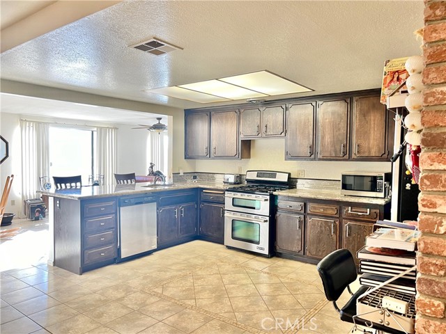 Detail Gallery Image 7 of 29 For 19185 Spalding Ave, Riverside,  CA 92508 - 4 Beds | 2 Baths