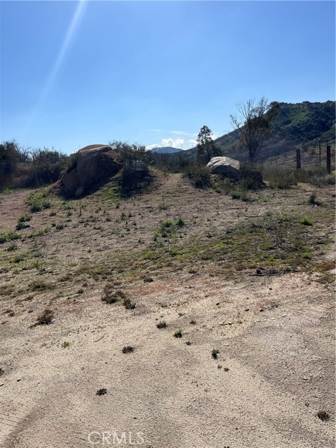 Detail Gallery Image 6 of 22 For 19260 Santa Rosa Mine, Perris,  CA 92570 - 4 Beds | 2 Baths