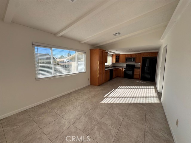 27474 Travertine, Barstow CA: https://media.crmls.org/medias/cc0960fb-c37e-4675-9590-dd978d2e647c.jpg