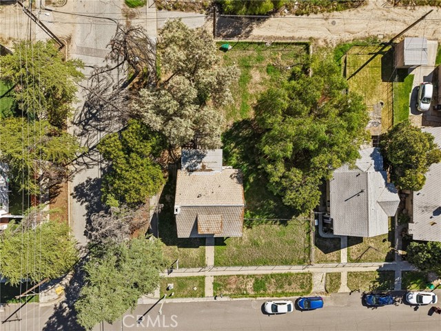 182 N 4 Street, Banning CA: https://media.crmls.org/medias/cc0984a8-db93-4272-9cd0-e145836da911.jpg