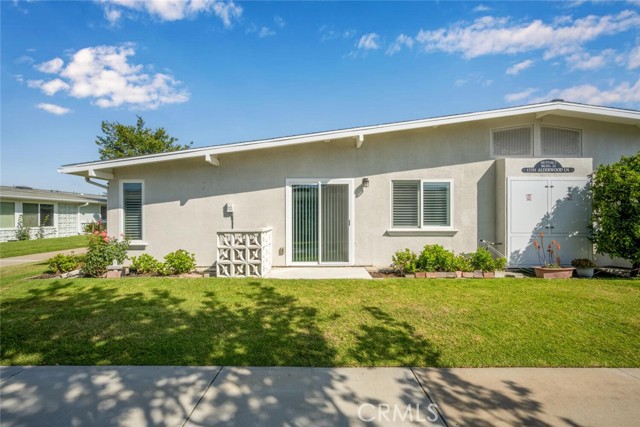 13781 Alderwood Lane, Seal Beach CA: https://media.crmls.org/medias/cc09e734-3776-405f-83de-3e06b6d0763a.jpg