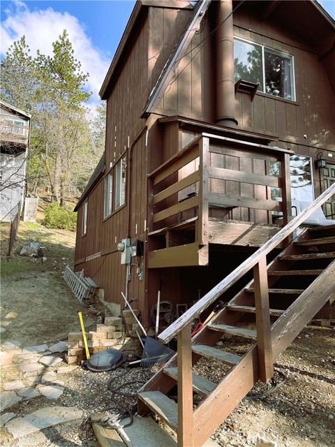 2401 Fir Drive, Running Springs CA: https://media.crmls.org/medias/cc09fb77-a628-4c42-863c-34c5456f23ce.jpg
