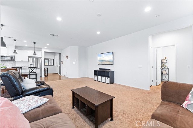 Detail Gallery Image 14 of 38 For 24253 Hazelnut Ave, Murrieta,  CA 92562 - 4 Beds | 2/1 Baths