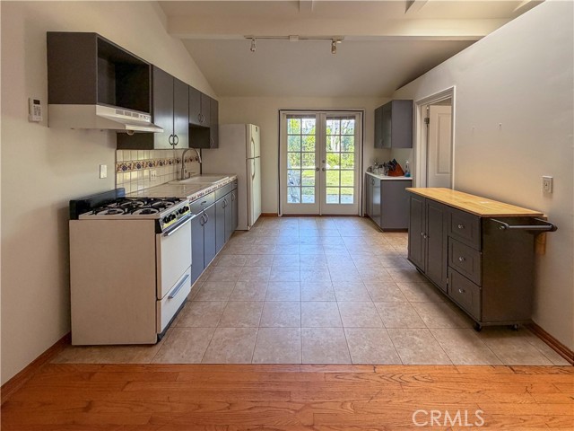 Detail Gallery Image 8 of 13 For 13459 Erwin St, Valley Glen,  CA 91401 - 0 Beds | 1 Baths