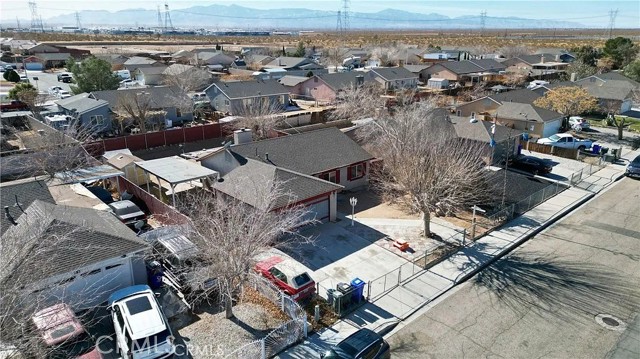 10221 Lawson Avenue, Adelanto CA: https://media.crmls.org/medias/cc0de014-8004-4be0-916f-29360b3ce6cd.jpg