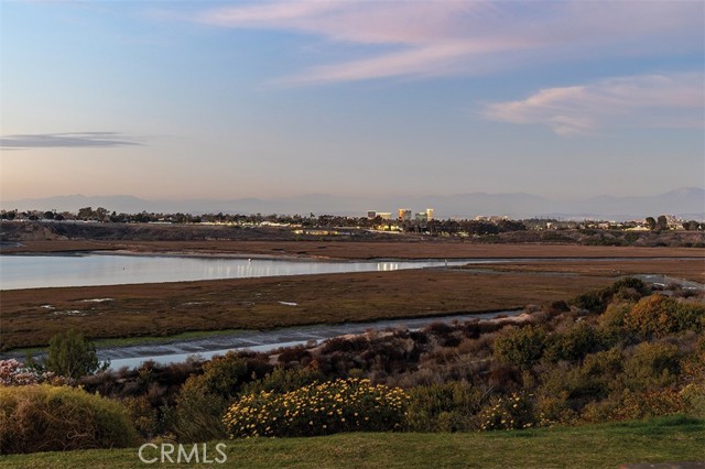 Detail Gallery Image 20 of 28 For 2175 Vista Entrada, Newport Beach,  CA 92660 - 3 Beds | 2/1 Baths