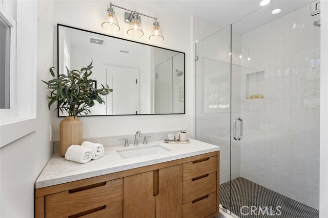 Detail Gallery Image 16 of 48 For 307 Emerald Bay, Laguna Beach,  CA 92651 - 5 Beds | 4/1 Baths