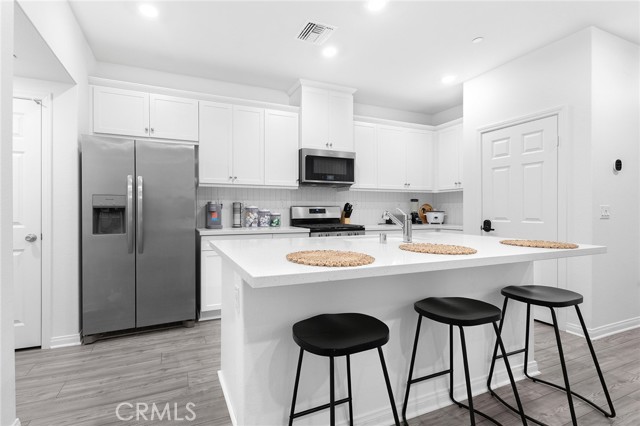 3957 E Huntington, Ontario CA: https://media.crmls.org/medias/cc0fcd71-edca-4c6f-9655-bdd5fee281b6.jpg