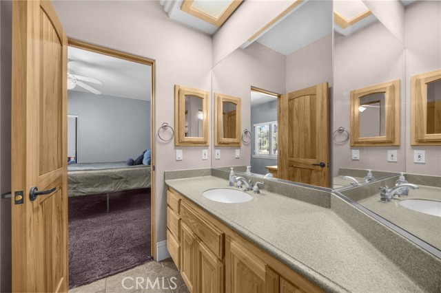 8277 Macron Street, Oak Hills CA: https://media.crmls.org/medias/cc104e4b-28d2-4a20-a687-1d1b600df669.jpg