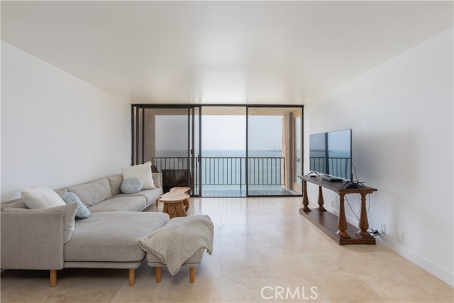1750 E Ocean Boulevard, Long Beach CA: https://media.crmls.org/medias/cc107dd4-5a20-488e-a49c-25d3bfe1218f.jpg