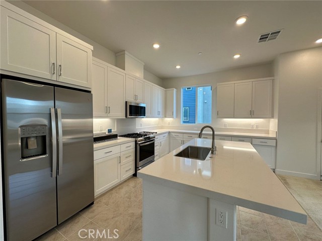 Detail Gallery Image 13 of 26 For 206 Sash, Irvine,  CA 92618 - 4 Beds | 3/1 Baths