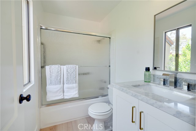 417 Bay Hill Drive, Newport Beach CA: https://media.crmls.org/medias/cc139cc1-bb74-4a77-b6b4-dfc6e682a3cb.jpg