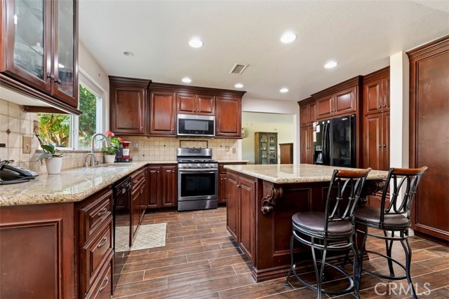 Detail Gallery Image 9 of 26 For 5829 Aurora Ave, Jurupa Valley,  CA 91752 - 4 Beds | 2/1 Baths