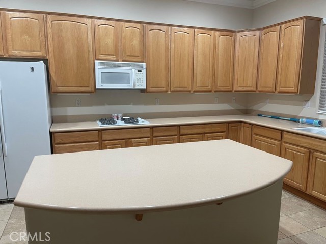 Detail Gallery Image 5 of 9 For 1708 Snowberry Rd, Beaumont,  CA 92223 - 2 Beds | 2/1 Baths