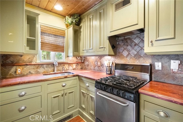 Detail Gallery Image 11 of 28 For 746 W Victoria Ct, Lake Arrowhead,  CA 92352 - 2 Beds | 2 Baths