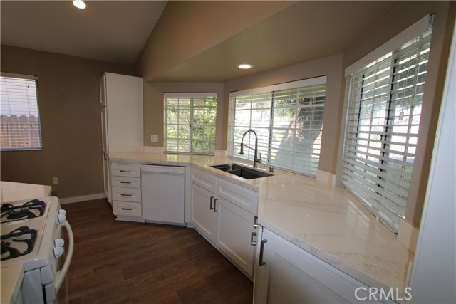 Detail Gallery Image 4 of 22 For 1238 Darlene Ct, Redlands,  CA 92374 - 2 Beds | 2 Baths