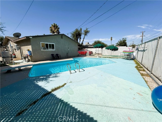 Detail Gallery Image 18 of 23 For 1320 White Ln, Bakersfield,  CA 93307 - 4 Beds | 2 Baths