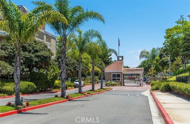20310 Bluffside Circle, Huntington Beach CA: https://media.crmls.org/medias/cc152a92-f934-4537-81fd-82a59438bfc6.jpg