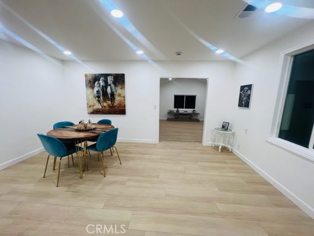 https://media.crmls.org/medias/cc16e058-98e0-40d5-8606-c2d53362bfc7.jpg?preset=X-Large