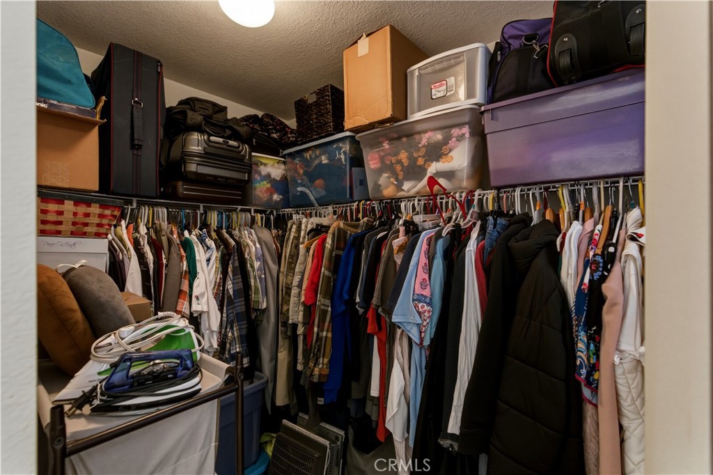 https://media.crmls.org/medias/cc17a204-2c1a-4a2d-9fd0-3b50a281e112.jpg?preset=X-Large