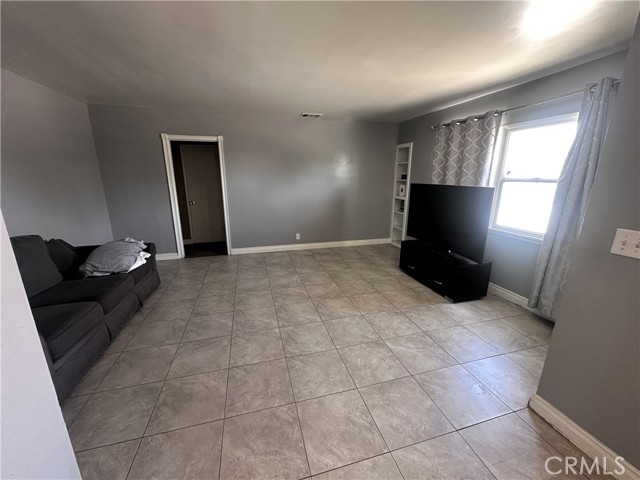 Detail Gallery Image 8 of 15 For 836 N Millard Ave, Rialto,  CA 92376 - 3 Beds | 1/1 Baths