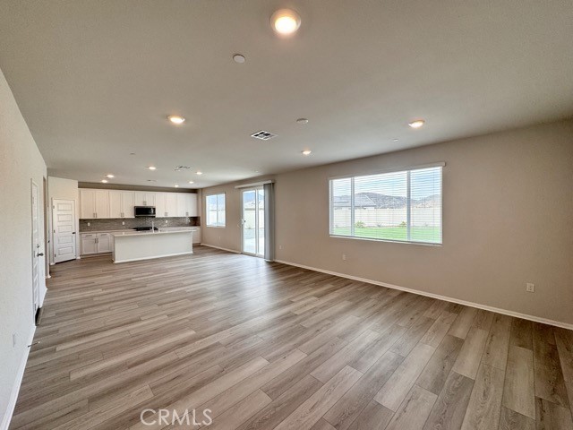 Detail Gallery Image 17 of 44 For 19401 Brush Creek Ave, Lake Elsinore,  CA 92532 - 4 Beds | 3 Baths