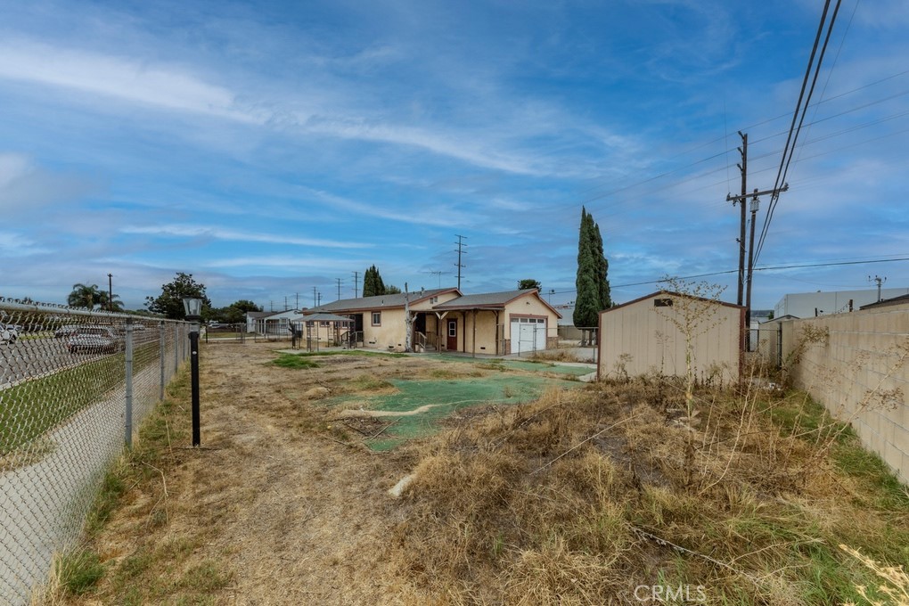 https://media.crmls.org/medias/cc1841cc-4e8f-4301-9f8b-d71ebfd54c2d.jpg?preset=X-Large