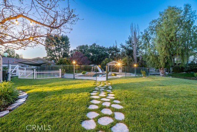 Detail Gallery Image 8 of 74 For 15725 Bronco Dr, Canyon Country,  CA 91387 - 5 Beds | 4/1 Baths
