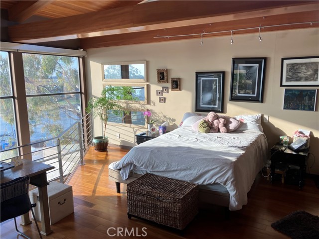 5327 Marina Pacifica N Drive, Long Beach CA: https://media.crmls.org/medias/cc18f735-943a-4a20-a40a-371f415b5c6f.jpg