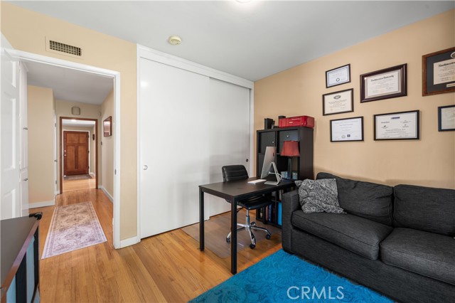 Detail Gallery Image 20 of 33 For 3629 Loadstone Dr, Sherman Oaks,  CA 91403 - 3 Beds | 2 Baths