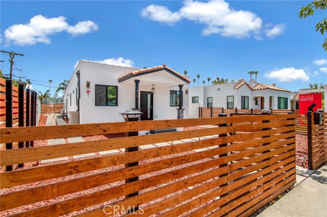 Detail Gallery Image 2 of 27 For 3416 11th, Los Angeles,  CA 90018 - 4 Beds | 3 Baths