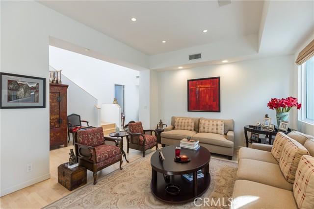 Detail Gallery Image 10 of 48 For 4921 Rupert Ave, Encino,  CA 91316 - 4 Beds | 3 Baths