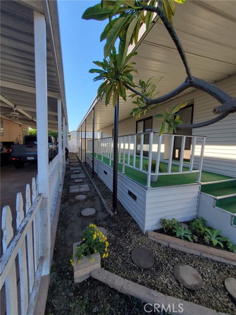 Detail Gallery Image 3 of 8 For 300 N Rampart St #127,  Orange,  CA 92868 - 4 Beds | 2 Baths