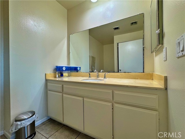 Detail Gallery Image 34 of 54 For 4177 Manhattan Beach Blvd., Lawndale,  CA 90260 - 3 Beds | 3 Baths