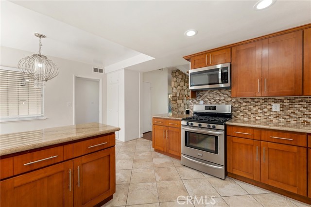 Detail Gallery Image 12 of 30 For 5618 Wilhelmina Ave, Woodland Hills,  CA 91367 - 3 Beds | 2 Baths