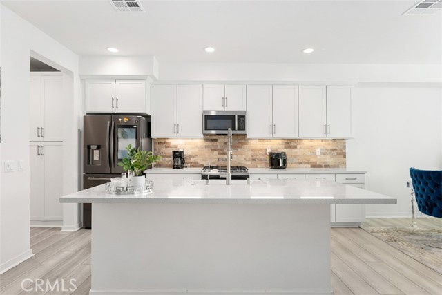 Detail Gallery Image 5 of 37 For 704 Dusky Creek, Lake Forest,  CA 92610 - 3 Beds | 2/2 Baths