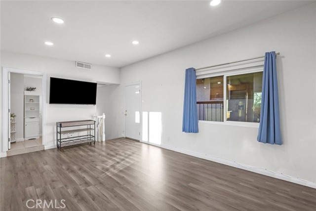 Detail Gallery Image 11 of 36 For 1523 E Windsor Rd 209a,  Glendale,  CA 91205 - 2 Beds | 1/1 Baths
