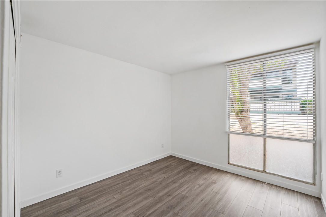 Detail Gallery Image 7 of 10 For 8601 International Ave #172,  Canoga Park,  CA 91304 - 2 Beds | 2 Baths