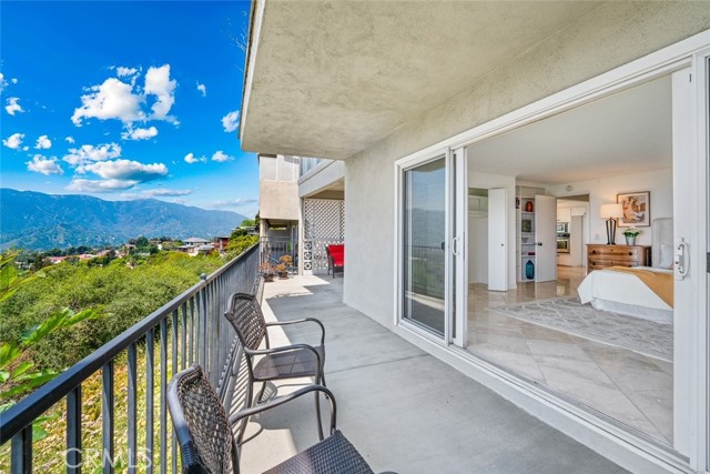 Detail Gallery Image 21 of 37 For 2102 La Canada Crest Dr #B,  La Canada Flintridge,  CA 91011 - 3 Beds | 2 Baths